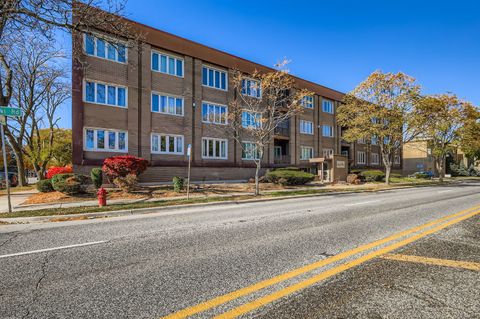 Tiny photo for 10048 S Pulaski Road #1E, Oak Lawn, IL 60453 (MLS # 12491305)