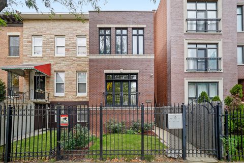 Photo of 1636 W Warren Boulevard #1, Chicago, IL 60612 (MLS # 12553236)