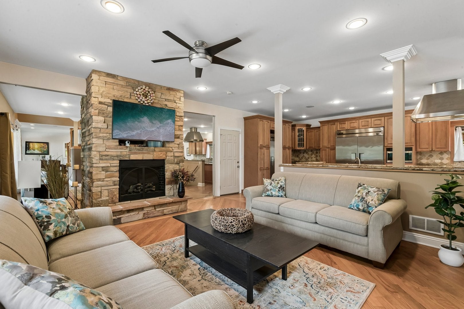 610 W Lonnquist Boulevard