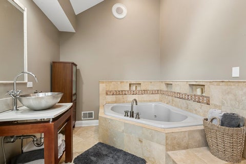 Tiny photo for 610 W Lonnquist Boulevard, Mount Prospect, IL 60056 (MLS # 12719840)