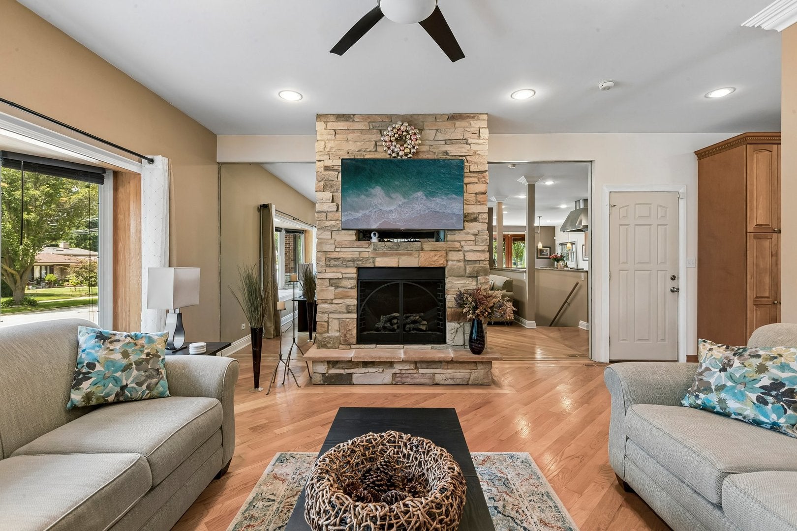 610 W Lonnquist Boulevard