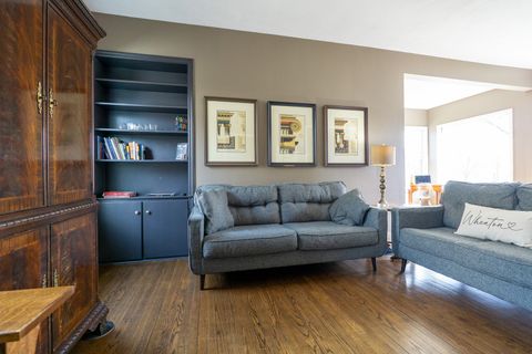 Tiny photo for 520 S Wheaton Avenue, Wheaton, IL 60187 (MLS # 12602002)