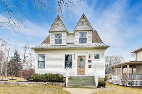 Photo of 520 S Wheaton Avenue, Wheaton, IL 60187 (MLS # 12602002)