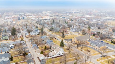 Tiny photo for 520 S Wheaton Avenue, Wheaton, IL 60187 (MLS # 12602002)