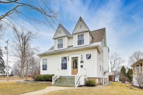 Tiny photo for 520 S Wheaton Avenue, Wheaton, IL 60187 (MLS # 12602002)