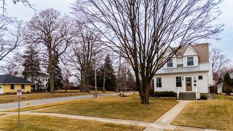 Tiny photo for 520 S Wheaton Avenue, Wheaton, IL 60187 (MLS # 12602002)