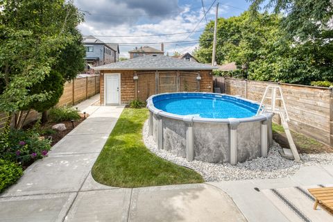 Tiny photo for 6056 N Keeler Avenue, Chicago, IL 60646 (MLS # 12571716)