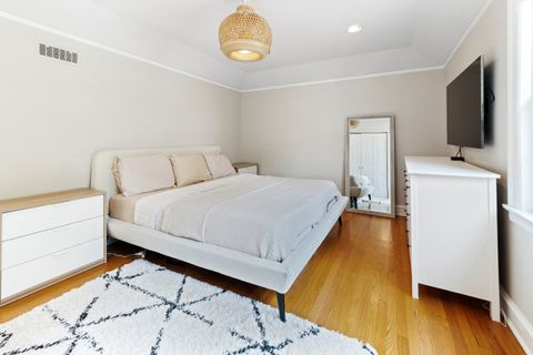 Tiny photo for 6056 N Keeler Avenue, Chicago, IL 60646 (MLS # 12571716)