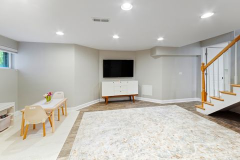 Tiny photo for 6056 N Keeler Avenue, Chicago, IL 60646 (MLS # 12571716)