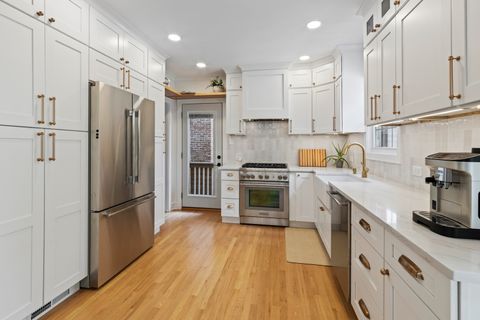 Tiny photo for 6056 N Keeler Avenue, Chicago, IL 60646 (MLS # 12571716)