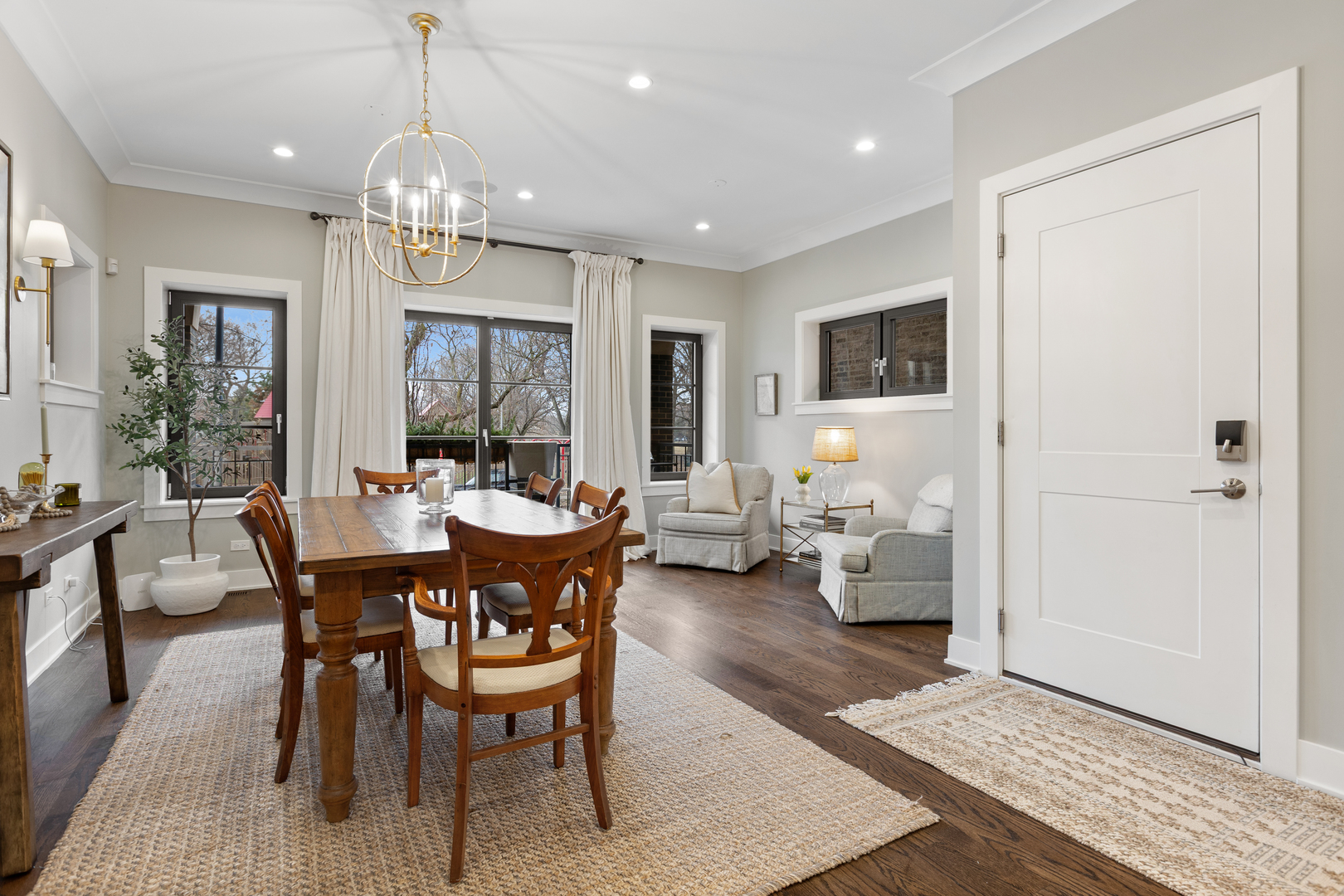 648 W Webster Avenue 1