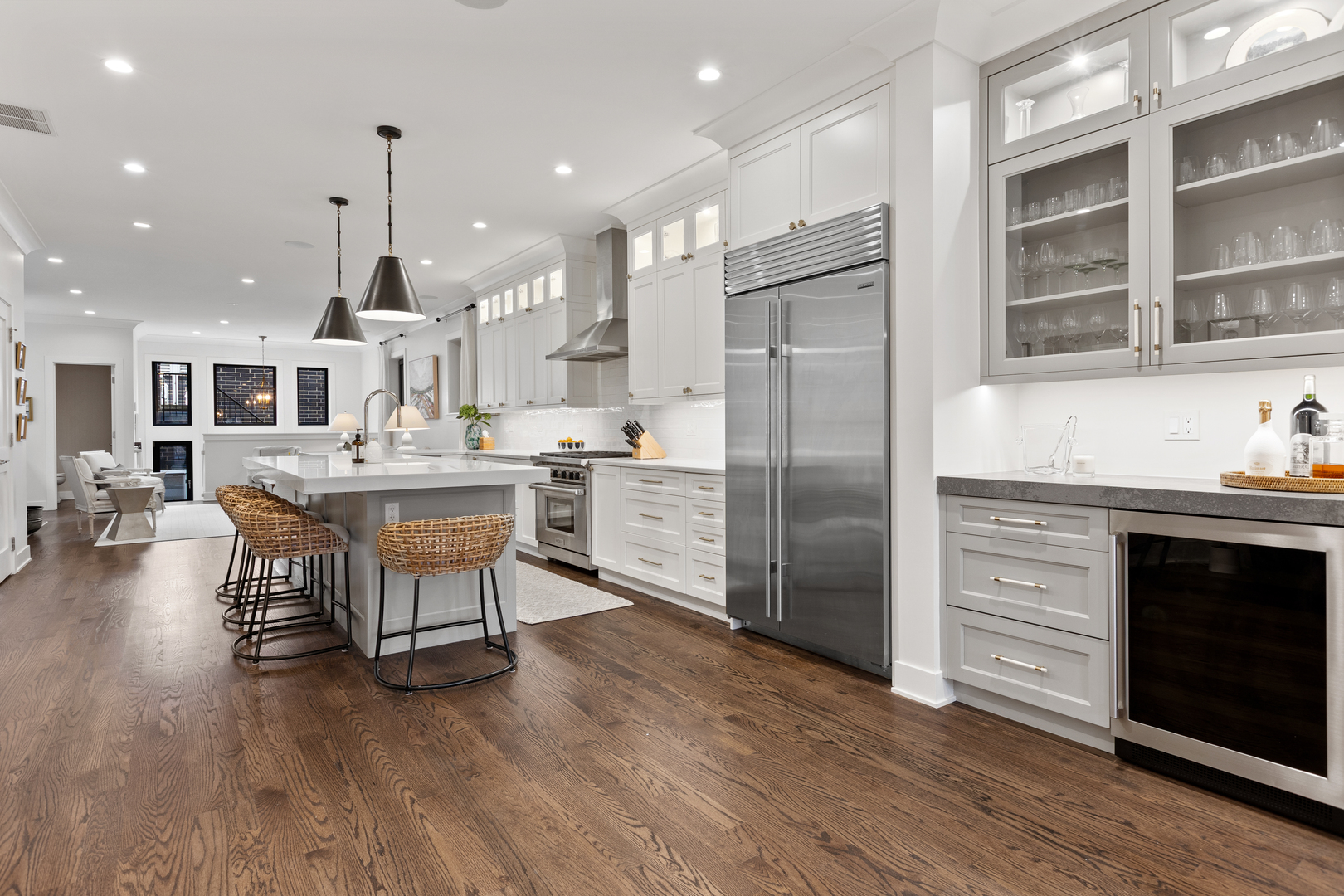 648 W Webster Avenue 1