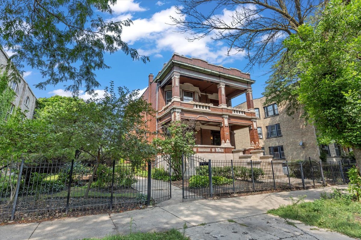 1918 N Humboldt Boulevard