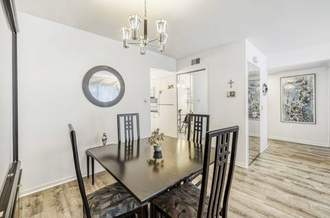 Tiny photo for 9387 Bay Colony Drive #3W, Des Plaines, IL 60016 (MLS # 12575181)