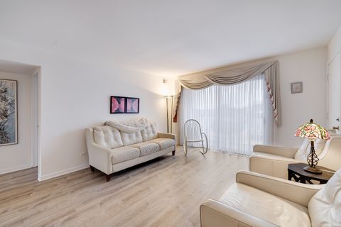 Tiny photo for 9387 Bay Colony Drive #3W, Des Plaines, IL 60016 (MLS # 12575181)