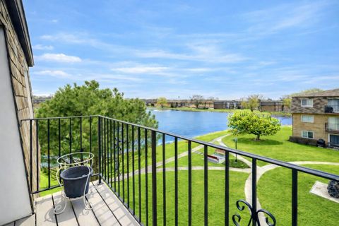 Tiny photo for 9387 Bay Colony Drive #3W, Des Plaines, IL 60016 (MLS # 12575181)