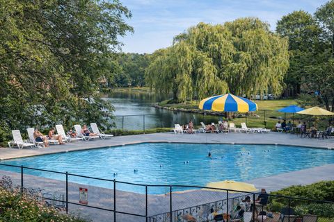 Tiny photo for 9387 Bay Colony Drive #3W, Des Plaines, IL 60016 (MLS # 12575181)