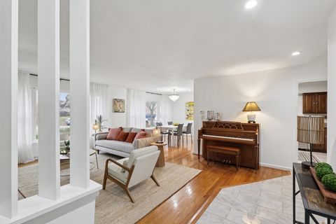 Tiny photo for 3836 W Estes Avenue, Lincolnwood, IL 60712 (MLS # 12520176)