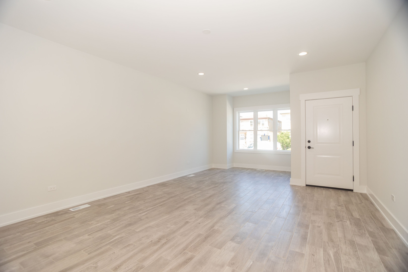 5754 N Elston Avenue