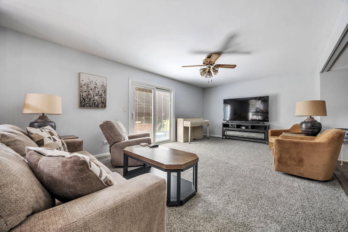 1727 Roosa Lane