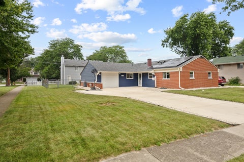 Photo of 1406 GLEN HILL Drive, Glendale Heights, IL 60139 (MLS # 12733811)