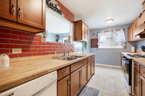 Tiny photo for 1406 GLEN HILL Drive, Glendale Heights, IL 60139 (MLS # 12733811)