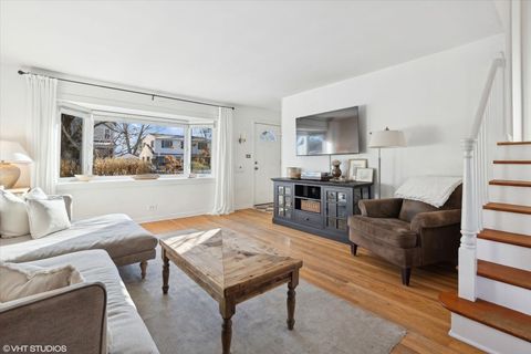 Tiny photo for 204 N EMERSON Street, Mount Prospect, IL 60056 (MLS # 12516558)