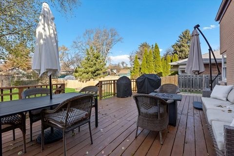 Tiny photo for 204 N EMERSON Street, Mount Prospect, IL 60056 (MLS # 12516558)