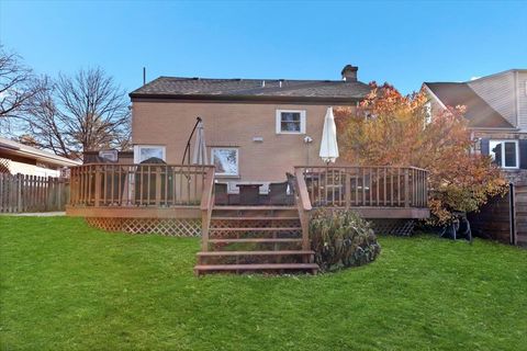 Tiny photo for 204 N EMERSON Street, Mount Prospect, IL 60056 (MLS # 12516558)