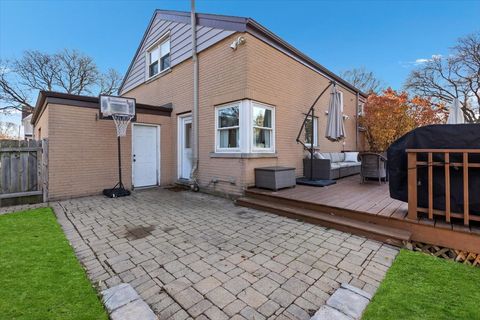 Tiny photo for 204 N EMERSON Street, Mount Prospect, IL 60056 (MLS # 12516558)