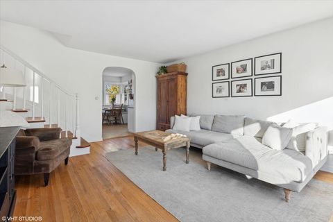 Tiny photo for 204 N EMERSON Street, Mount Prospect, IL 60056 (MLS # 12516558)