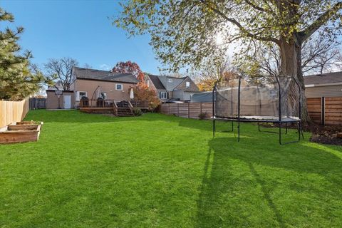 Tiny photo for 204 N EMERSON Street, Mount Prospect, IL 60056 (MLS # 12516558)