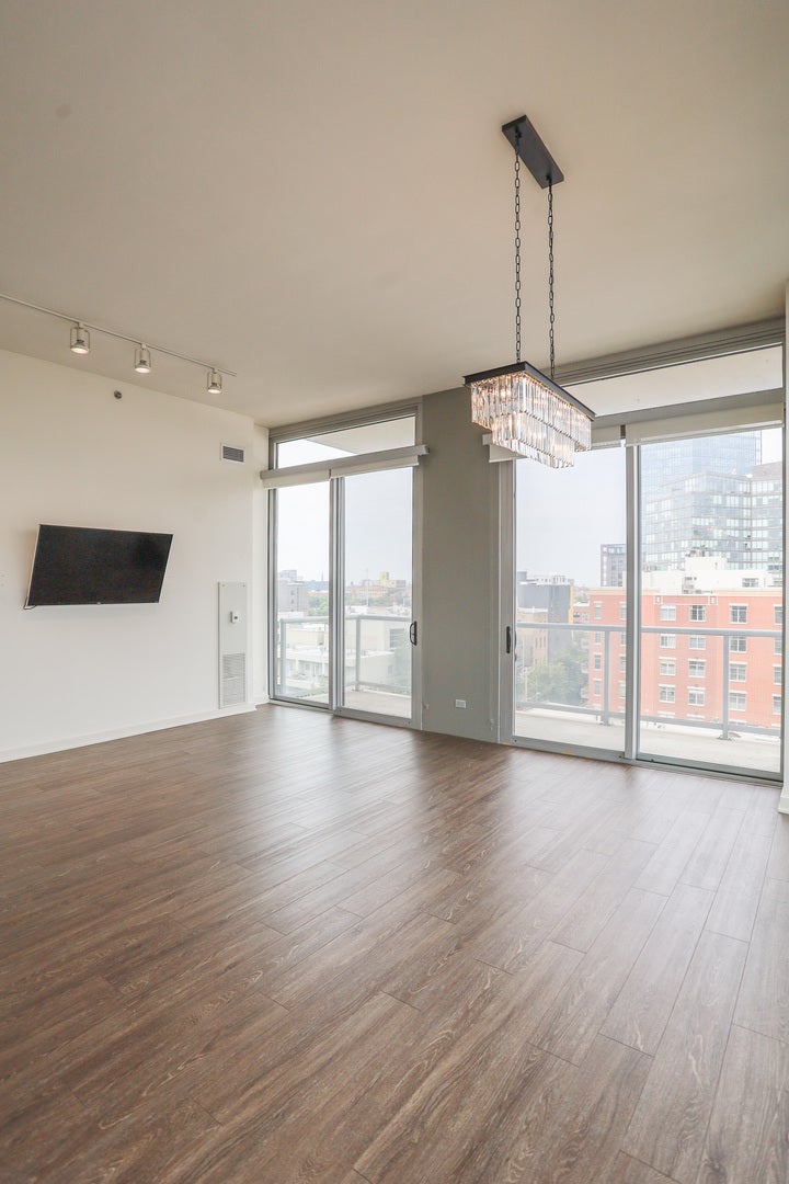 910 W Huron Street 802