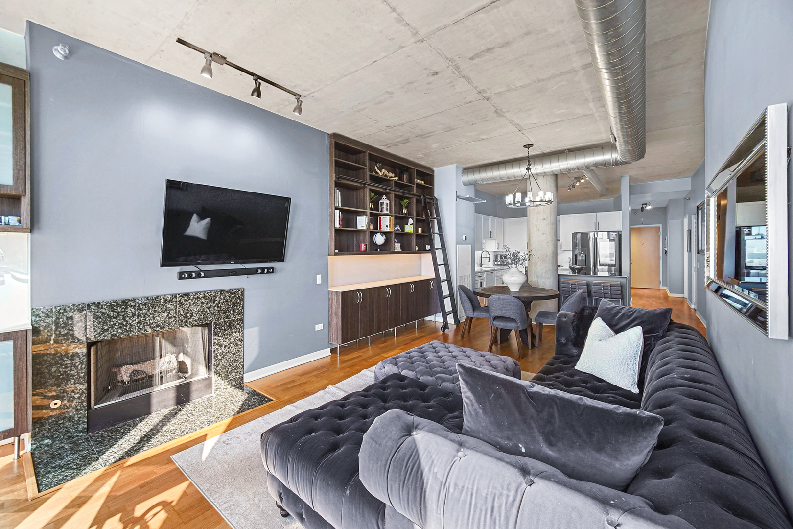 720 N Larrabee Street 1611