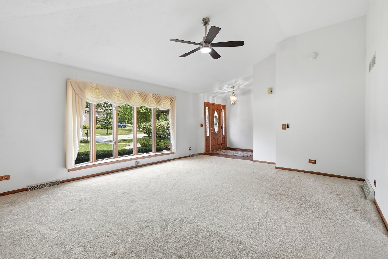 800 Ravinia Drive