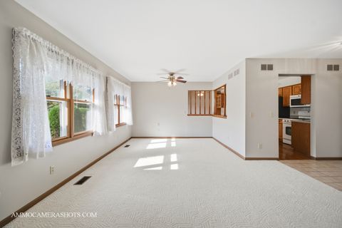 Tiny photo for 36 Fallcreek Circle #0, Montgomery, IL 60538 (MLS # 12443412)