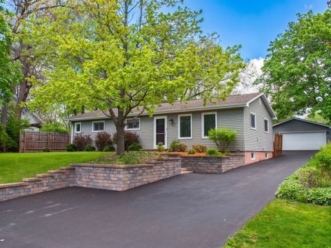 Tiny photo for 6N051 Oakwood Drive, St. Charles, IL 60174 (MLS # 12629570)
