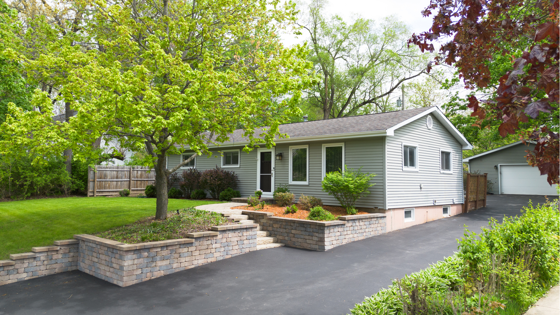 6N051 Oakwood Drive