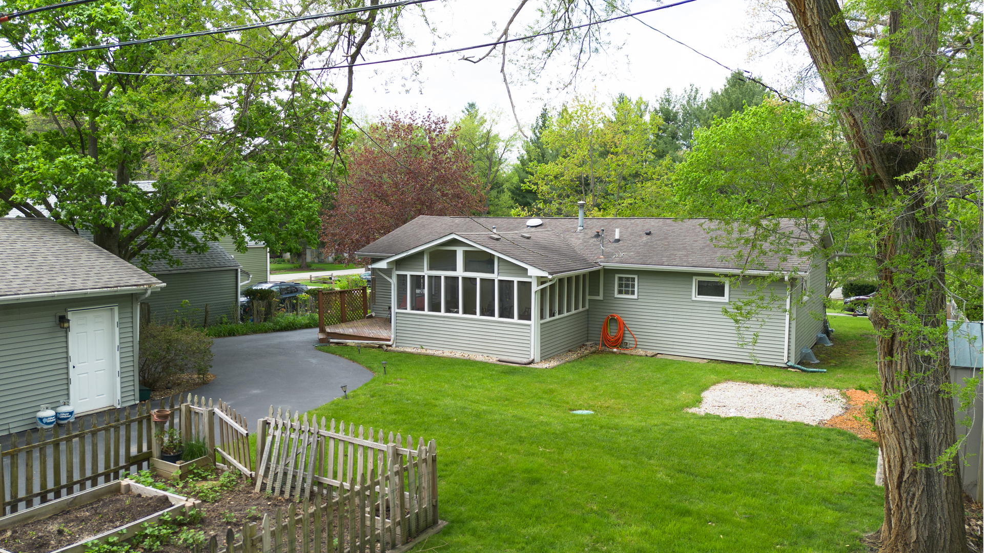 6N051 Oakwood Drive