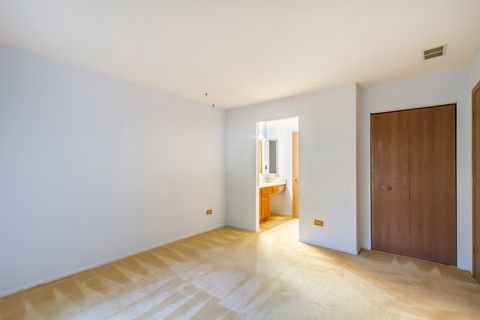 Tiny photo for 1405 Creekside Court #B, Elgin, IL 60123 (MLS # 12490956)