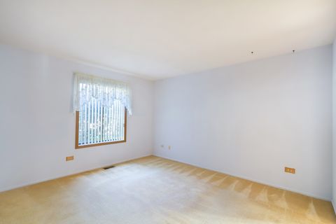 Tiny photo for 1405 Creekside Court #B, Elgin, IL 60123 (MLS # 12490956)