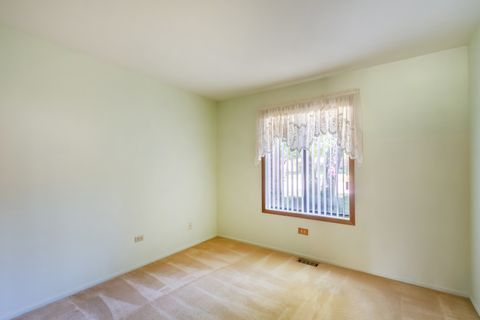 Tiny photo for 1405 Creekside Court #B, Elgin, IL 60123 (MLS # 12490956)