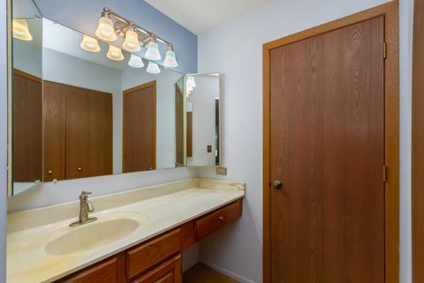 Tiny photo for 1405 Creekside Court #B, Elgin, IL 60123 (MLS # 12490956)