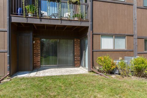 Tiny photo for 1405 Creekside Court #B, Elgin, IL 60123 (MLS # 12490956)