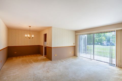 Tiny photo for 1405 Creekside Court #B, Elgin, IL 60123 (MLS # 12490956)
