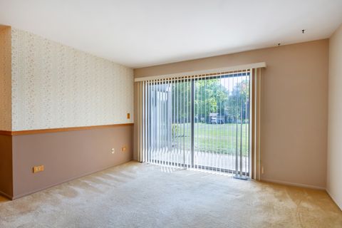 Tiny photo for 1405 Creekside Court #B, Elgin, IL 60123 (MLS # 12490956)