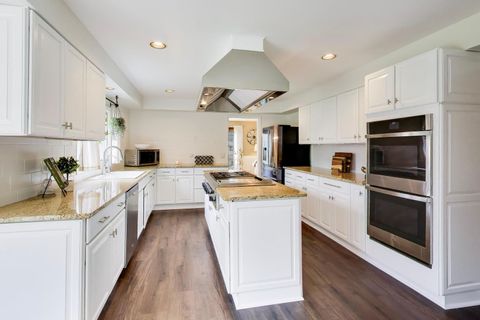 Tiny photo for 1 Aberdeen Road, Hawthorn Woods, IL 60047 (MLS # 12586710)