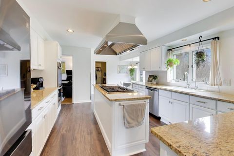 Tiny photo for 1 Aberdeen Road, Hawthorn Woods, IL 60047 (MLS # 12586710)