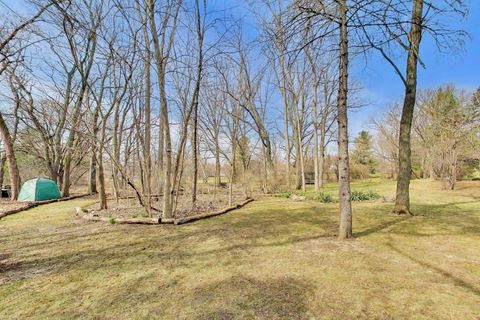Tiny photo for 1 Aberdeen Road, Hawthorn Woods, IL 60047 (MLS # 12586710)