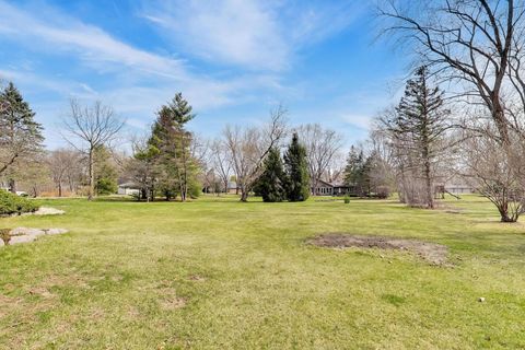 Tiny photo for 1 Aberdeen Road, Hawthorn Woods, IL 60047 (MLS # 12586710)